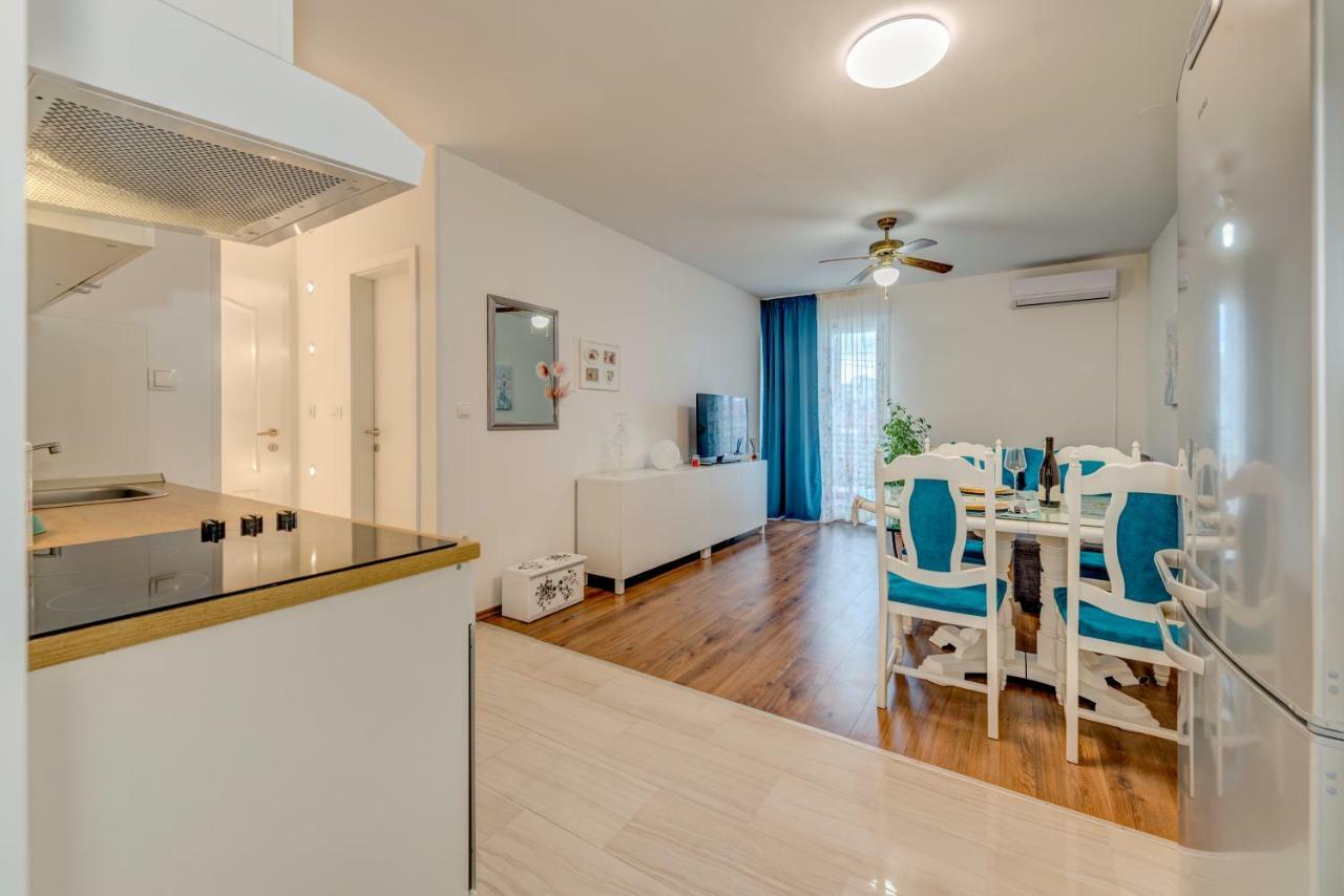 Apartma Zara *